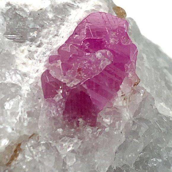 Jegdalek Ruby Crystal 287g or 1435ct - Picture 5 of 7